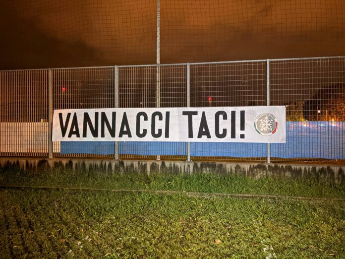 casapound:-“vannacci-taci”.-striscioni-in-tutta-italia-dopo-le-dichiarazioni-favorevoli-allo-sgombero