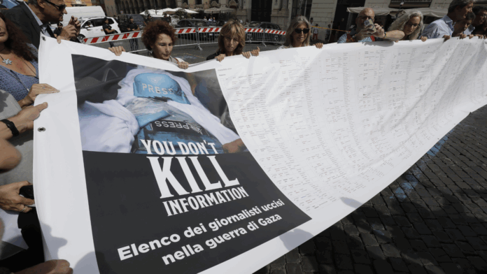 ‘non-uccidete-l’informazione’:-il-flashmob-contro-il-massacro-di-giornalisti-a-gaza