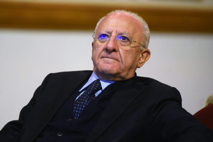 de-luca-show:-“regionali?-non-parlo-di-cabaret.-sono-allineato-a-salvini?-semmai-il-contrario”
