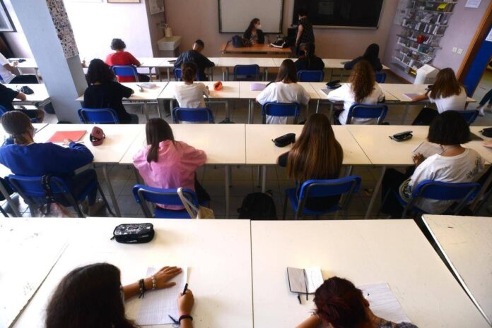“non-piu-di-20-studenti-in-aula”,-la-proposta-di-legge-avs-contro-le-classi-pollaio