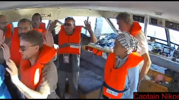 israele-abborda-la-flotilla.-gli-attivisti:-alcune-navi-verso-gaza